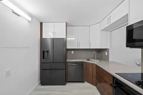 2001 Atlantic Shores Blvd # 116, Hallandale Beach FL 33009