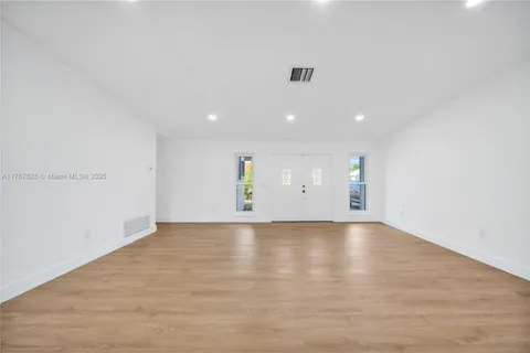 8380 NW 7th Street, Pembroke Pines FL 33024