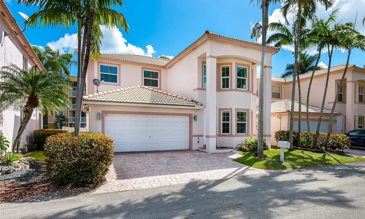 208 SE 15th St, Dania Beach FL 33004
