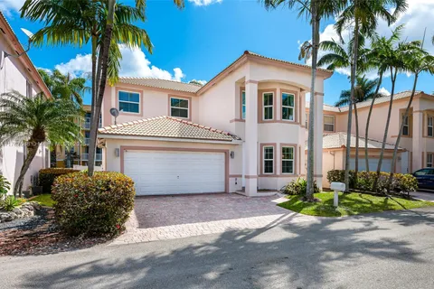 208 SE 15th St, Dania Beach FL 33004
