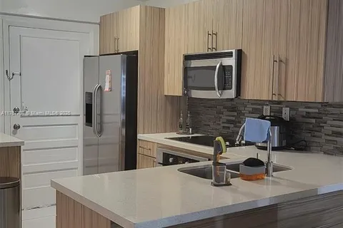 120 Royal Palm Rd # 118, Hialeah Gardens FL 33016