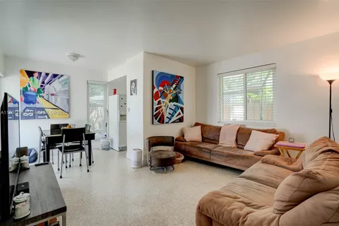 3690 SW 28th St, Miami FL 33133
