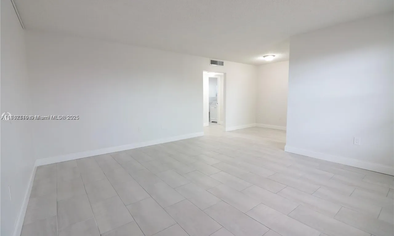 400 NE 1st St # 204, Hallandale Beach FL 33009
