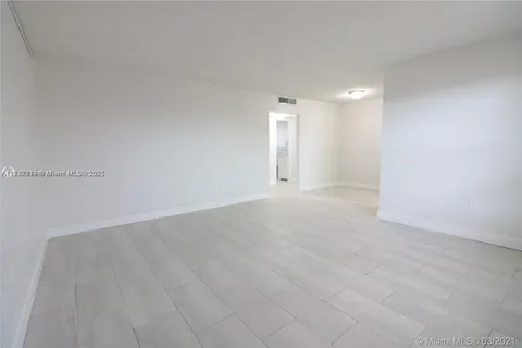 400 NE 1st St # 204, Hallandale Beach FL 33009