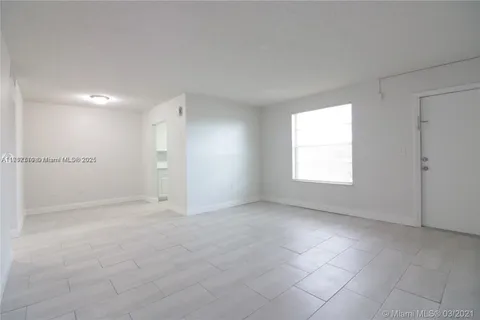 400 NE 1st St # 204, Hallandale Beach FL 33009