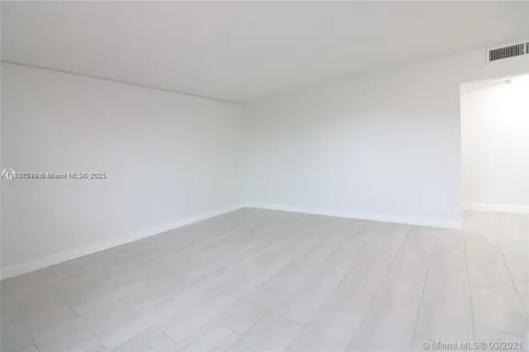 400 NE 1st St # 204, Hallandale Beach FL 33009
