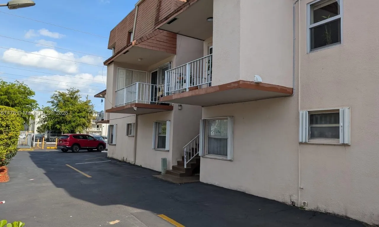 1560 W 46th St # 105, Hialeah FL 33012
