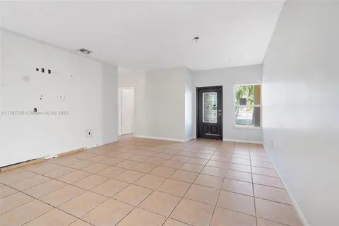 7978 NW 200th St, Hialeah FL 33015