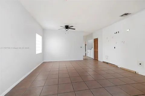 7978 NW 200th St, Hialeah FL 33015