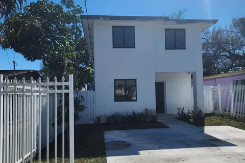 3034 NW 45th St, Miami FL 33142