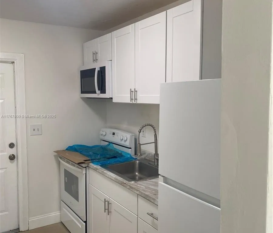 2736 NW 15th Ct # 2, Fort Lauderdale FL 33311