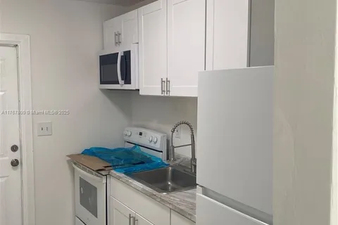 2736 NW 15th Ct # 2, Fort Lauderdale FL 33311