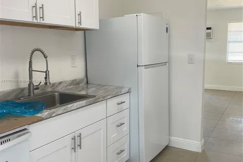 2736 NW 15th Ct # 2, Fort Lauderdale FL 33311