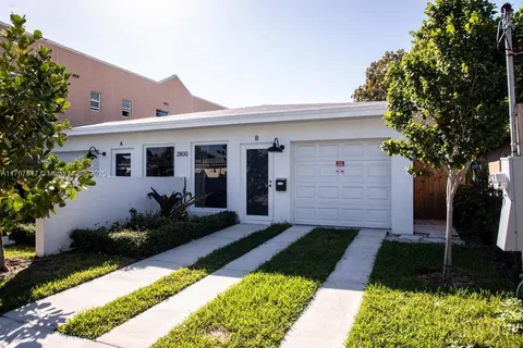 2800 SW 4th St, Miami FL 33135