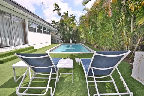 7860 SW 17th St, Miami FL 33155