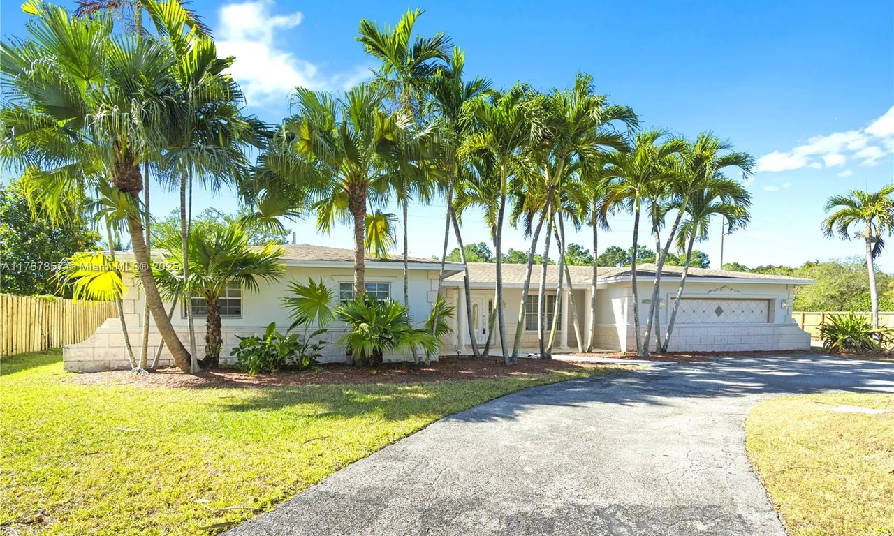 8920 SW 142nd St, Unincorporated Dade County FL 33176