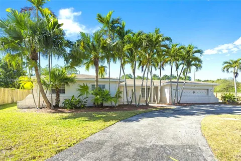 8920 SW 142nd St, Unincorporated Dade County FL 33176