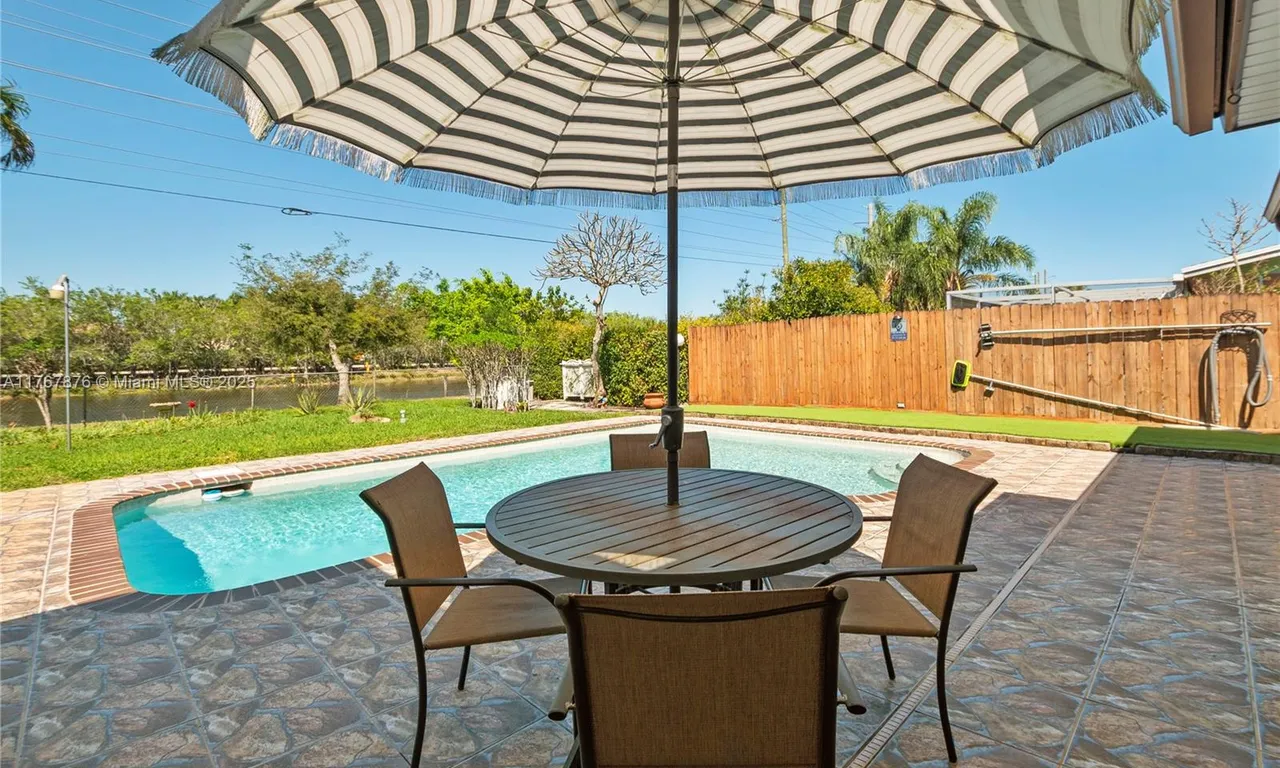 8311 NW 24th Ct, Pembroke Pines FL 33024