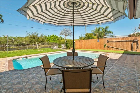 8311 NW 24th Ct, Pembroke Pines FL 33024