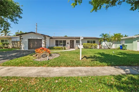 8311 NW 24th Ct, Pembroke Pines FL 33024