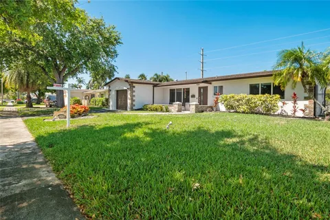 8311 NW 24th Ct, Pembroke Pines FL 33024