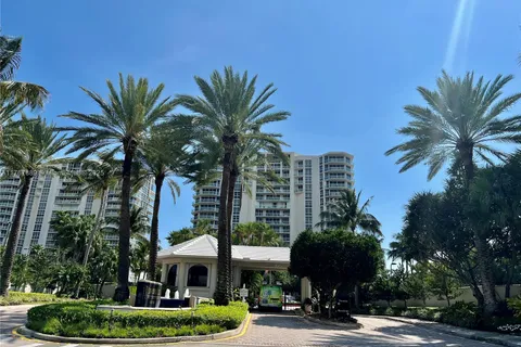 6001 N Ocean Dr # 706, Hollywood FL 33019