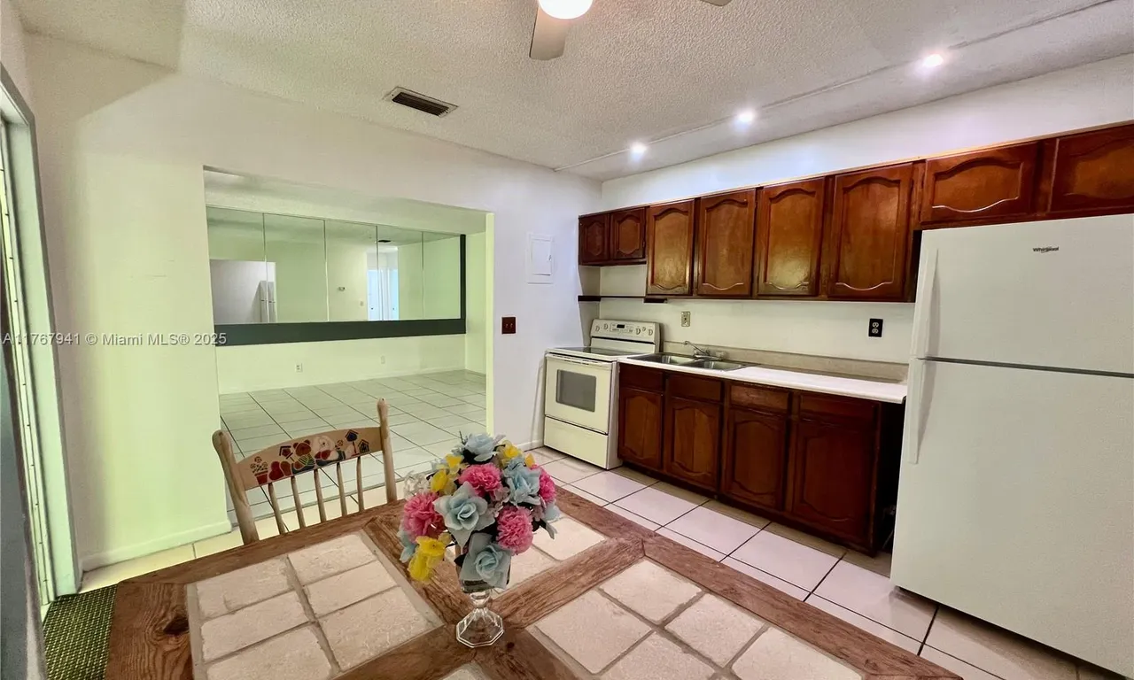 274 SW 9th St # 2, Dania Beach FL 33004