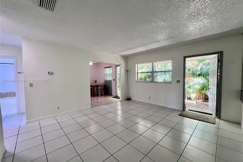 274 SW 9th St # 2, Dania Beach FL 33004