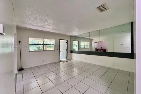 274 SW 9th St # 2, Dania Beach FL 33004