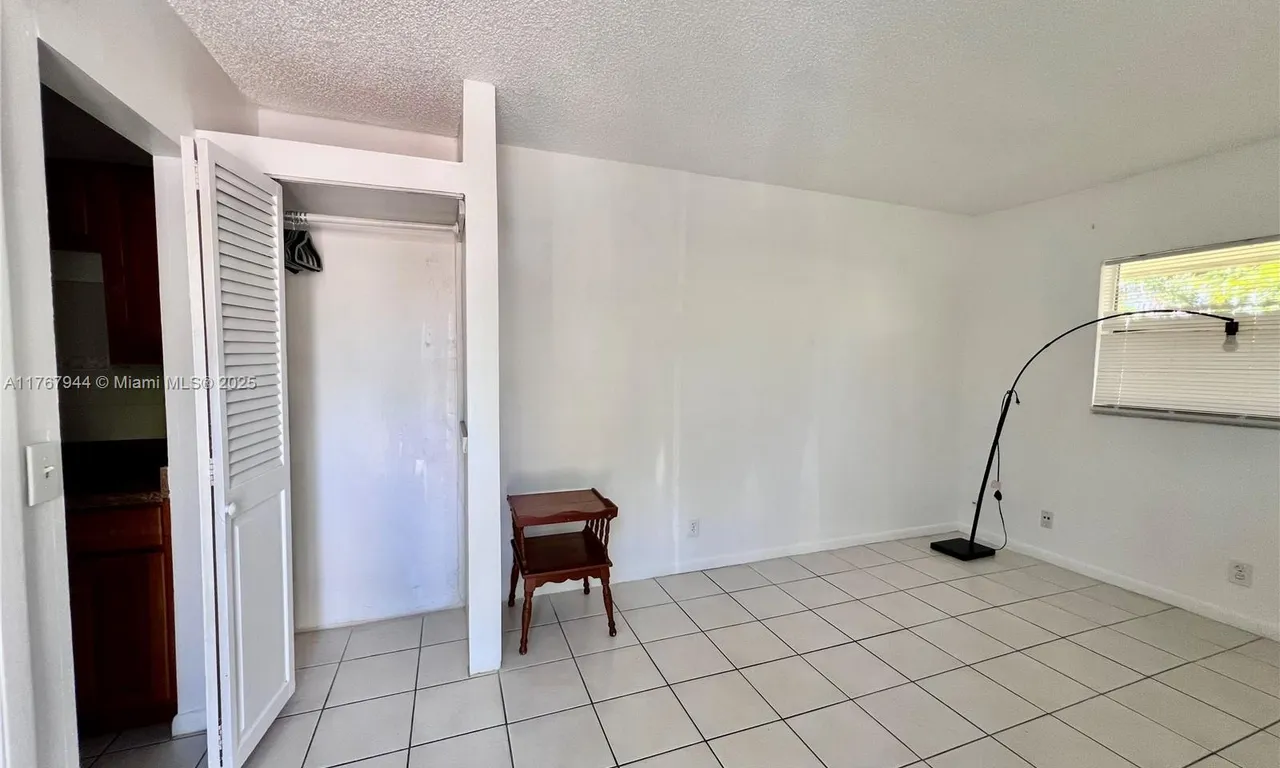 274 SW 9th St, Dania Beach FL 33004