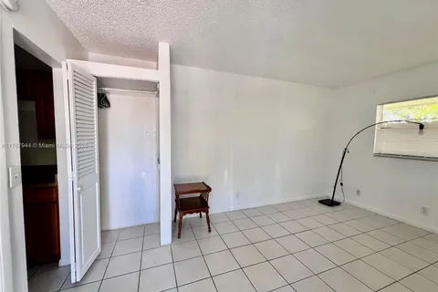 274 SW 9th St, Dania Beach FL 33004
