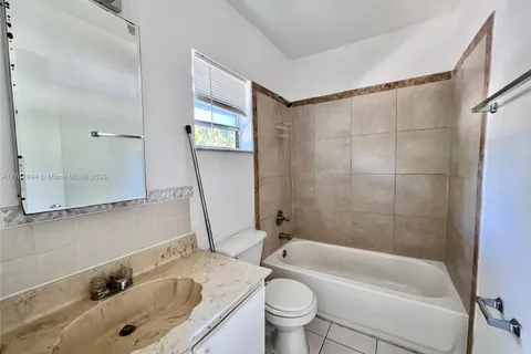 274 SW 9th St, Dania Beach FL 33004