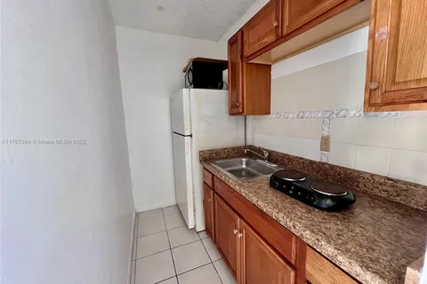 274 SW 9th St, Dania Beach FL 33004