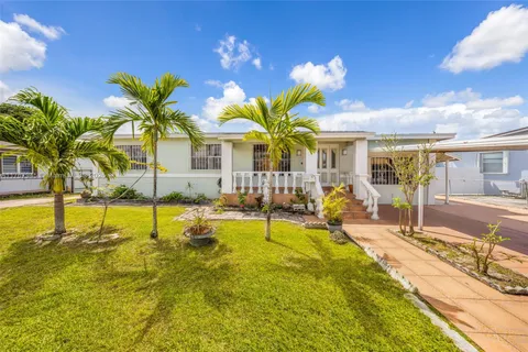 520 E 44th St, Hialeah FL 33013