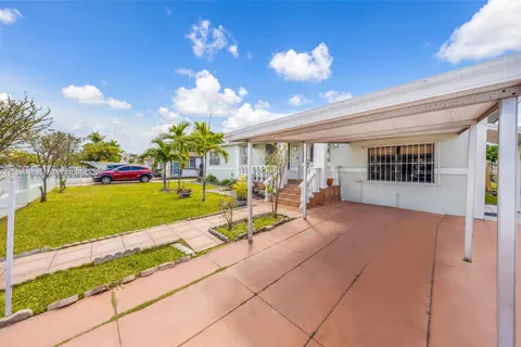 520 E 44th St, Hialeah FL 33013