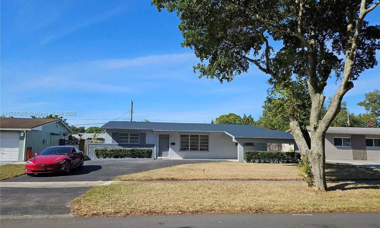 210 SW 68th Blvd, Pembroke Pines FL 33023
