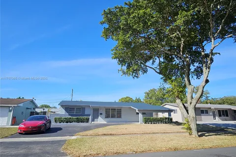 210 SW 68th Blvd, Pembroke Pines FL 33023