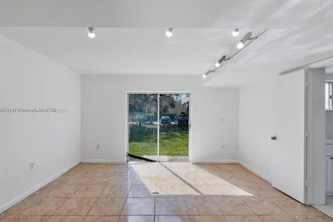 14040 NE 3rd Ct # 1, Miami FL 33161