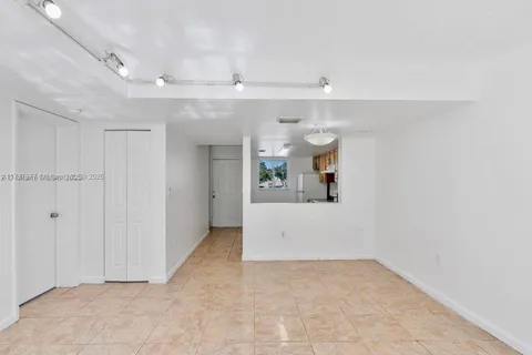 14040 NE 3rd Ct # 1, Miami FL 33161