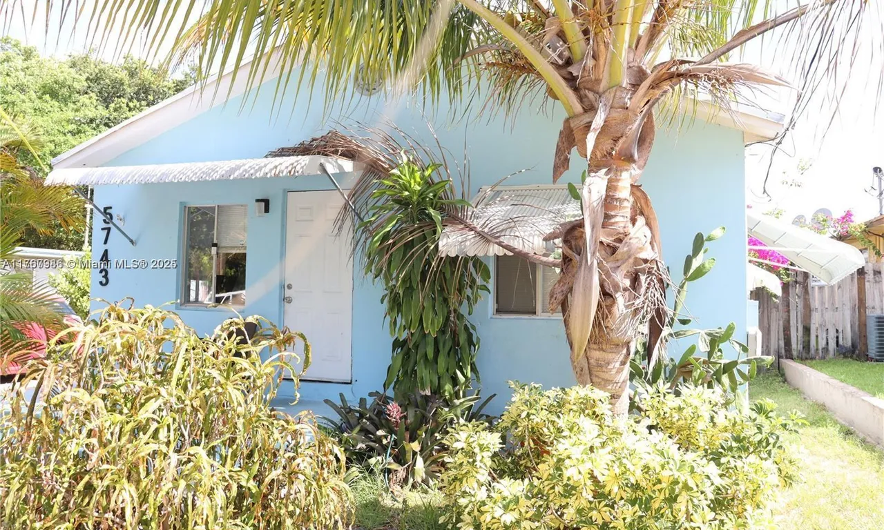 5743 Lincoln St # 1, Hollywood FL 33021