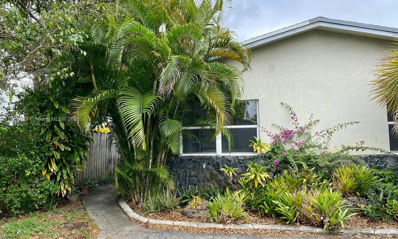 101 SE 5th St # A, Dania Beach FL 33004