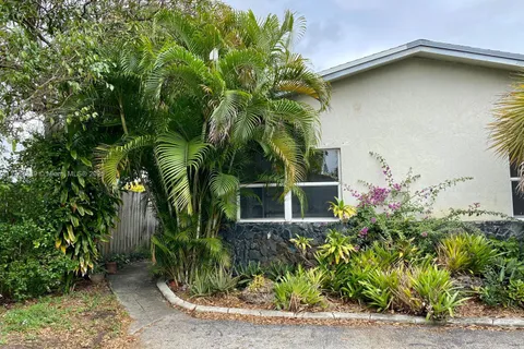 101 SE 5th St # A, Dania Beach FL 33004