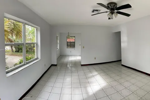101 SE 5th St # A, Dania Beach FL 33004