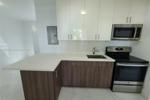 1646 NW 1st Pl # 4, Miami FL 33136