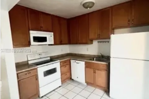 5219 SW 43rd Ter # 2, Dania Beach FL 33314