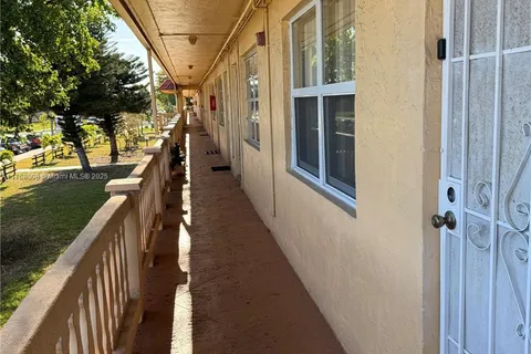 135 NE 202nd Ter # N21, Miami Gardens FL 33179