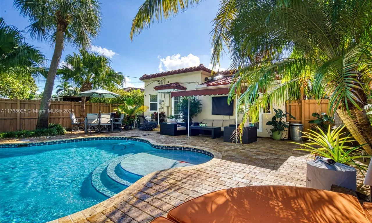 719 S 17th Ave, Hollywood FL 33020