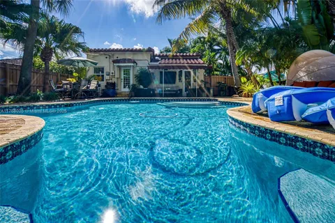 719 S 17th Ave, Hollywood FL 33020