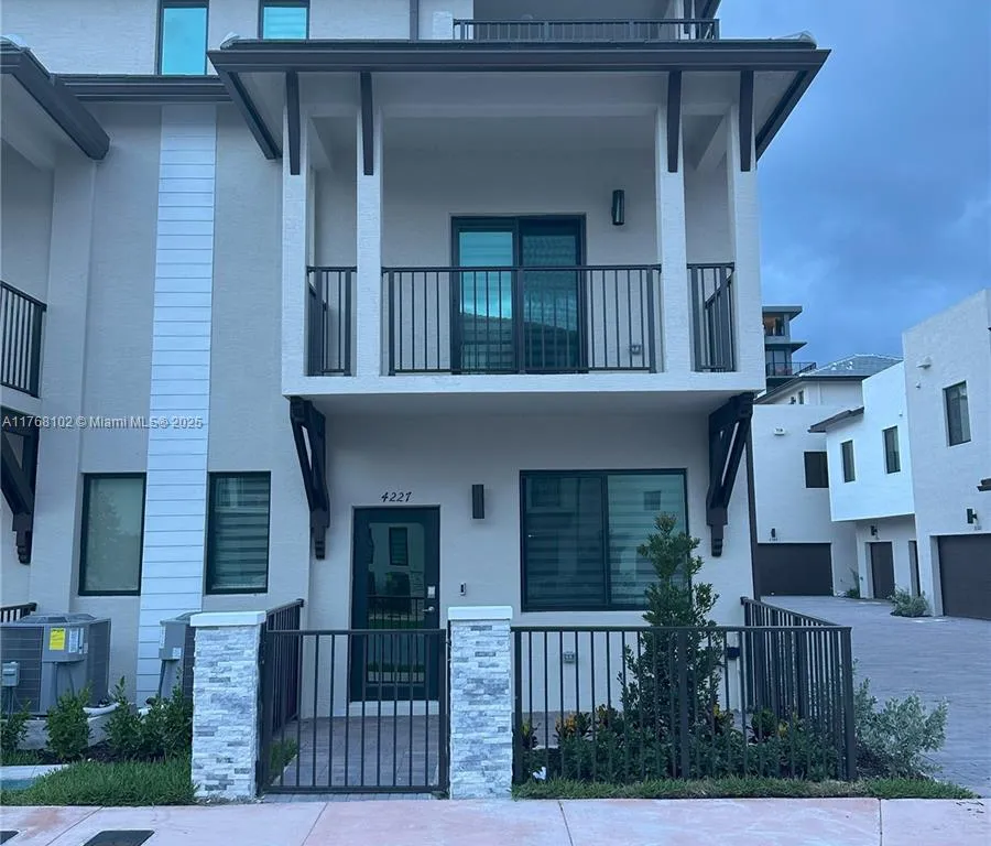 4227 NW 83rd Path # 4227, Doral FL 33166