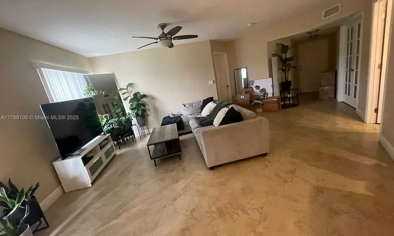 2803 N Oakland Forest Dr # 211, Oakland Park FL 33309